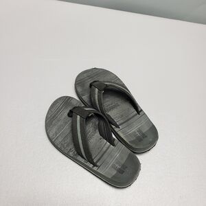 Boys wave zone flip flops size 13